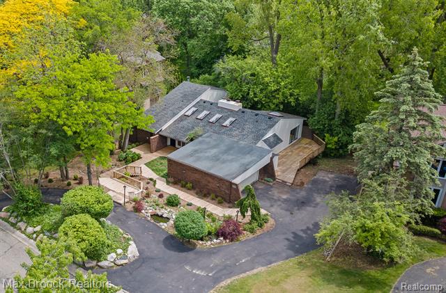 front view for 4355 Middleton Dr, Bloomfield Hills, Mi. 48302