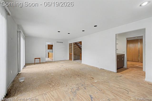 Builiding view fifteen for 4231 Windridge, West Bloomfield, MI. 48323