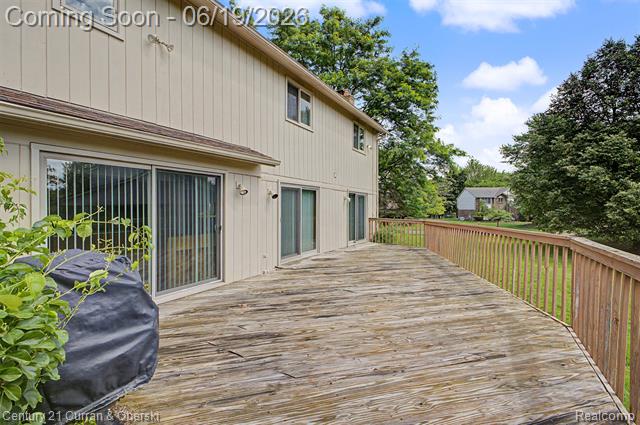 Builiding view forty for 4231 Windridge, West Bloomfield, MI. 48323