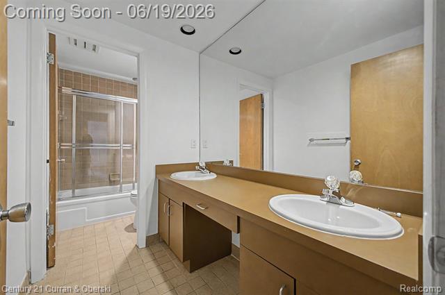 Builiding view nineteen for 4231 Windridge, West Bloomfield, MI. 48323