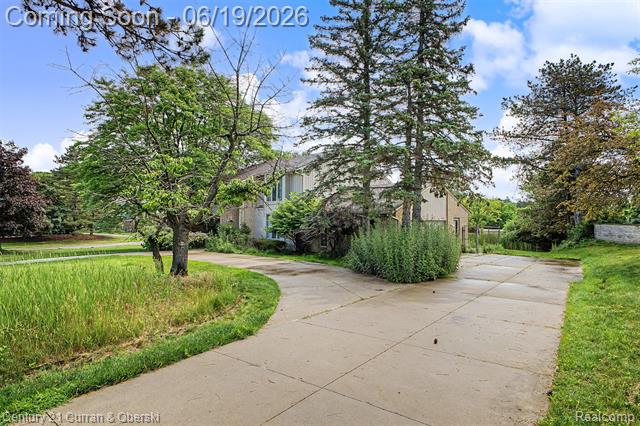 Builiding view thirty nine for 4231 Windridge, West Bloomfield, MI. 48323