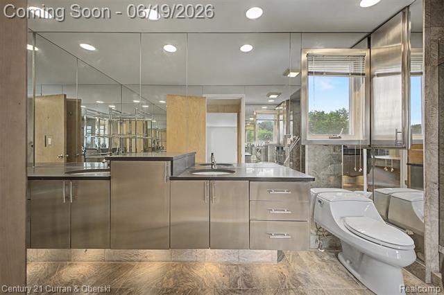 Builiding view twenty eight for 4231 Windridge, West Bloomfield, MI. 48323