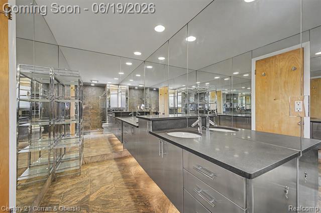 Builiding view twenty nine for 4231 Windridge, West Bloomfield, MI. 48323