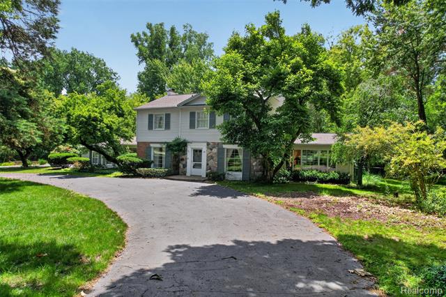 Builiding view one for 321 Barden, Bloomfield Hills, MI. 48304
