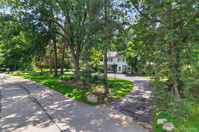 Builiding view two for 321 Barden, Bloomfield Hills, MI. 48304