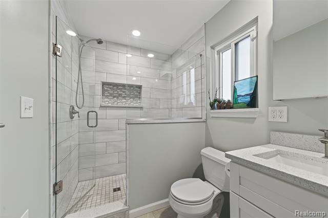 Builiding view eighteen for 3960 Kings Point, Troy, MI. 48083