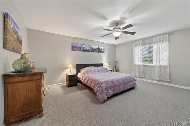 Builiding view fourteen for 3960 Kings Point, Troy, MI. 48083