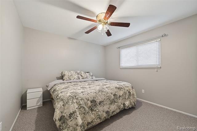 Builiding view nineteen for 3960 Kings Point, Troy, MI. 48083