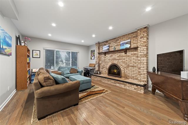 Builiding view seven for 3960 Kings Point, Troy, MI. 48083