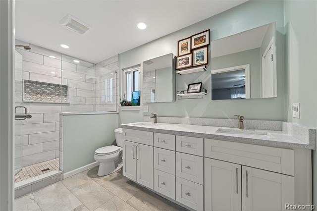 Builiding view seventeen for 3960 Kings Point, Troy, MI. 48083