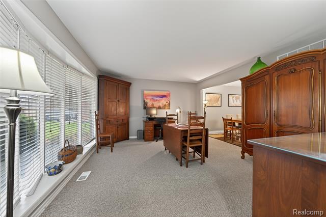 Builiding view ten for 3960 Kings Point, Troy, MI. 48083