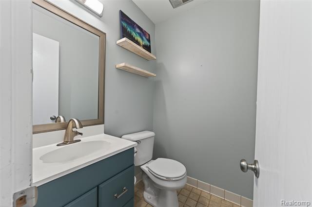 Builiding view thirteen for 3960 Kings Point, Troy, MI. 48083