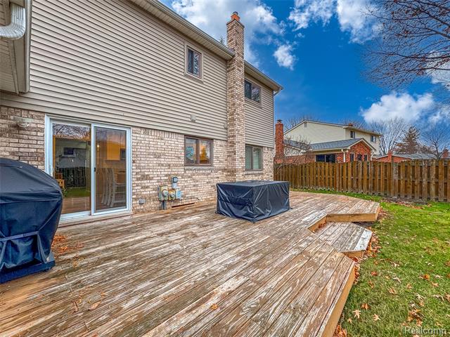 Builiding view thirty four for 3960 Kings Point, Troy, MI. 48083