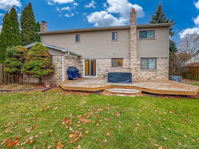 Builiding view thirty one for 3960 Kings Point, Troy, MI. 48083