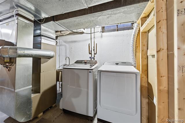 Builiding view twenty five for 3960 Kings Point, Troy, MI. 48083