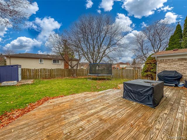 Builiding view twenty nine for 3960 Kings Point, Troy, MI. 48083