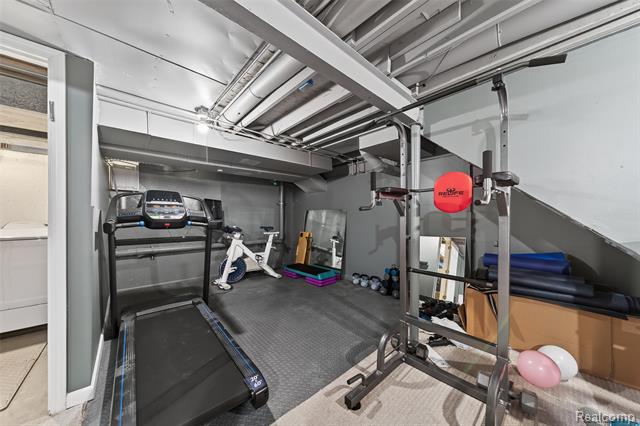 Builiding view twenty seven for 3960 Kings Point, Troy, MI. 48083