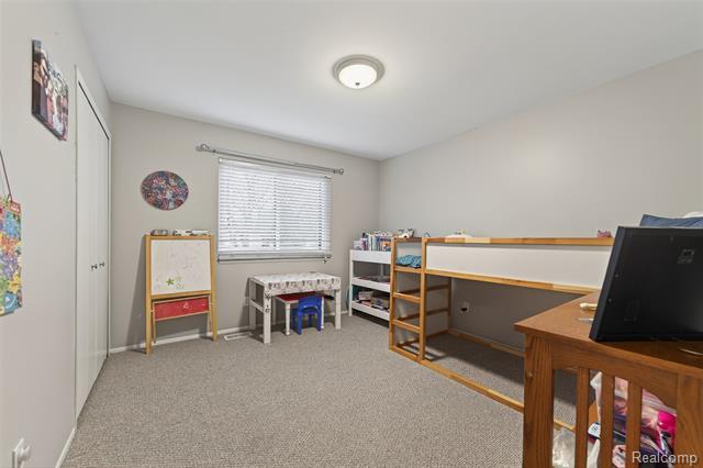 Builiding view twenty two for 3960 Kings Point, Troy, MI. 48083