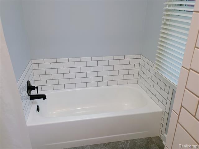 Builiding view nineteen for 4111 Seymour, Troy, MI. 48098