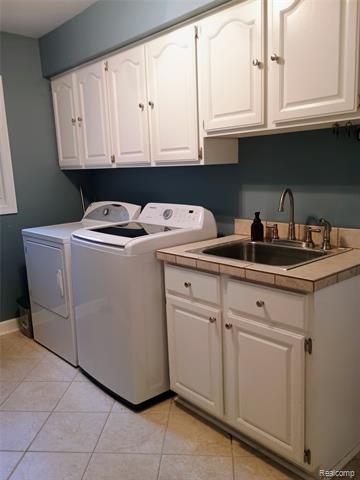 Builiding view ten for 4111 Seymour, Troy, MI. 48098