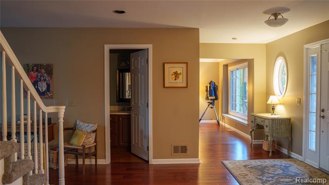 Builiding view two for 4111 Seymour, Troy, MI. 48098