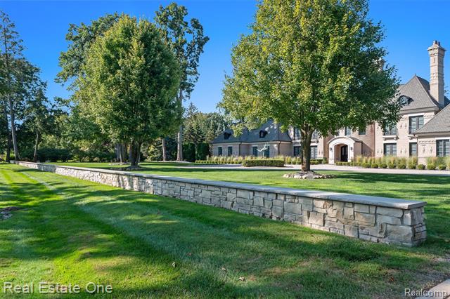Builiding view fifty two for 1343 Orchard Ridge, Bloomfield Hills, MI. 48304
