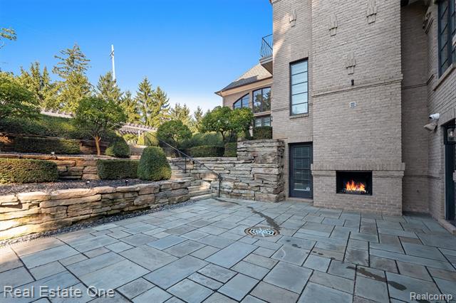 Builiding view fifty for 1343 Orchard Ridge, Bloomfield Hills, MI. 48304