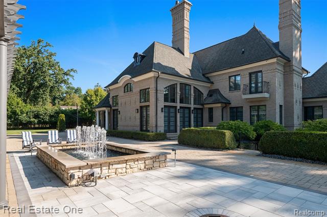 Builiding view forty four for 1343 Orchard Ridge, Bloomfield Hills, MI. 48304