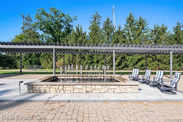Builiding view forty seven for 1343 Orchard Ridge, Bloomfield Hills, MI. 48304