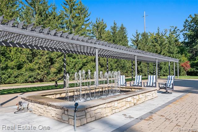Builiding view forty six for 1343 Orchard Ridge, Bloomfield Hills, MI. 48304