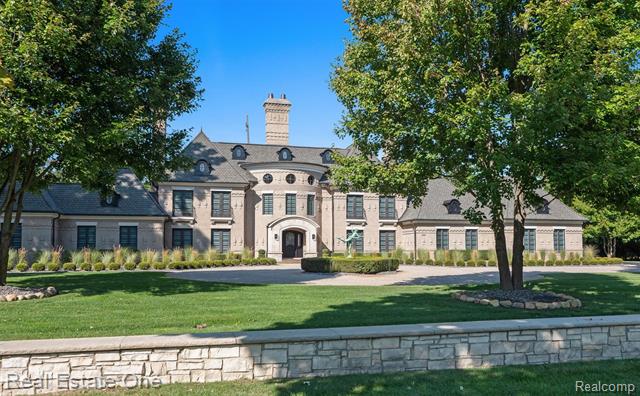 Builiding view two for 1343 Orchard Ridge, Bloomfield Hills, MI. 48304