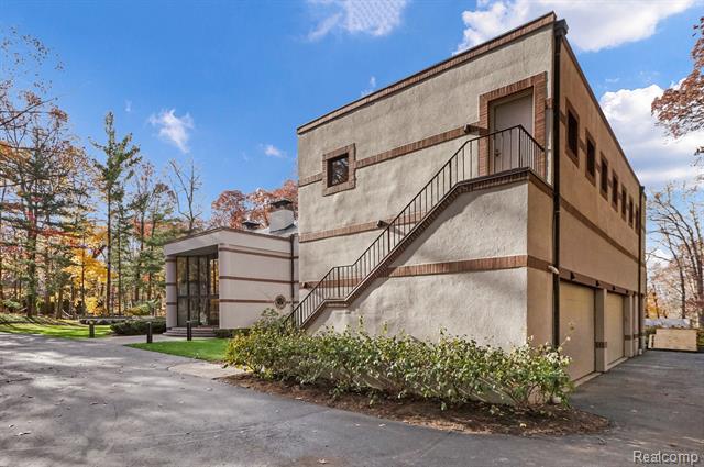 Builiding view fifty four for 1335 Trowbridge, Bloomfield Hills, MI. 48304