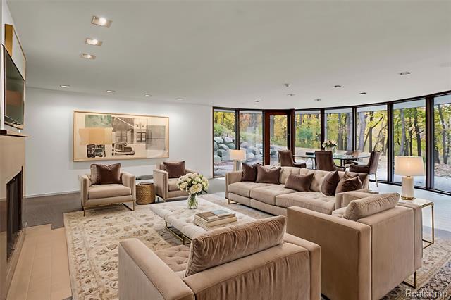 Builiding view fifty nine for 1335 Trowbridge, Bloomfield Hills, MI. 48304