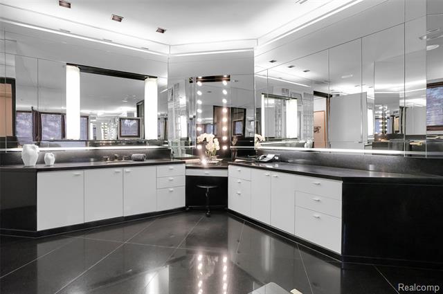 Builiding view forty five for 1335 Trowbridge, Bloomfield Hills, MI. 48304