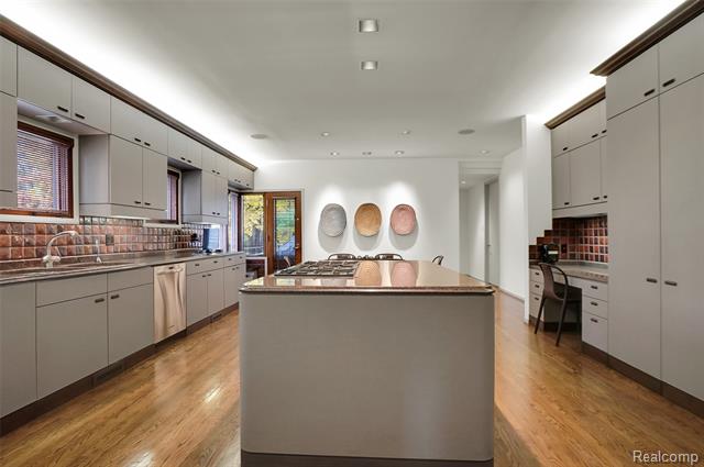 Builiding view nineteen for 1335 Trowbridge, Bloomfield Hills, MI. 48304