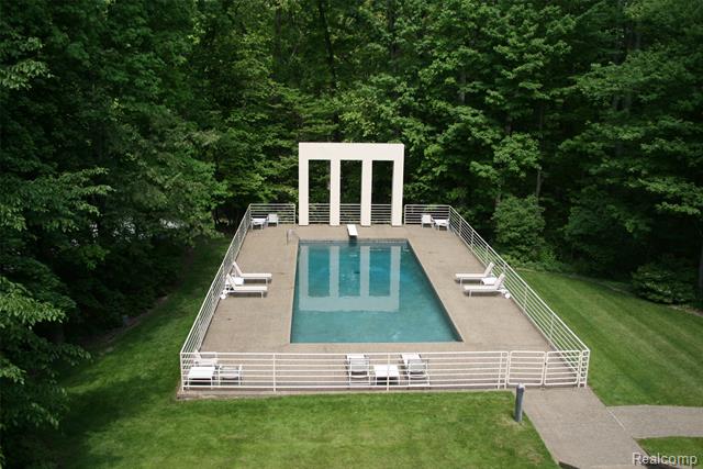 Builiding view sixty five for 1335 Trowbridge, Bloomfield Hills, MI. 48304