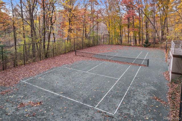 Builiding view sixty nine for 1335 Trowbridge, Bloomfield Hills, MI. 48304