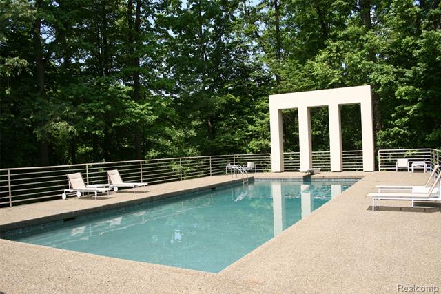 Builiding view sixty seven for 1335 Trowbridge, Bloomfield Hills, MI. 48304