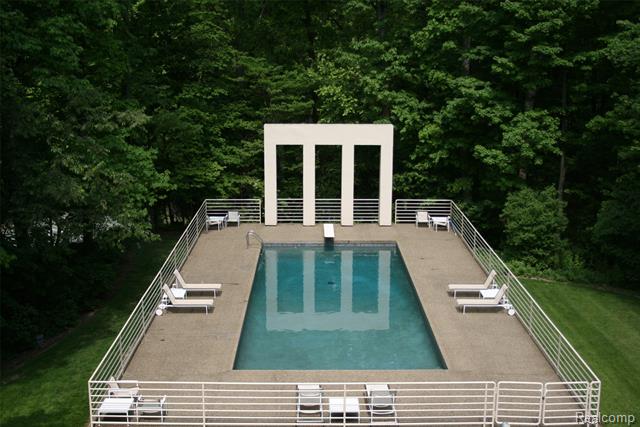 Builiding view sixty six for 1335 Trowbridge, Bloomfield Hills, MI. 48304