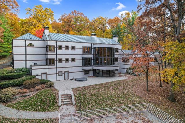 Builiding view sixty three for 1335 Trowbridge, Bloomfield Hills, MI. 48304