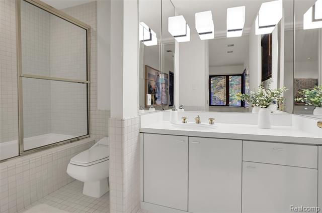 Builiding view thirty two for 1335 Trowbridge, Bloomfield Hills, MI. 48304