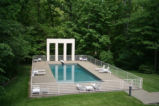 Builiding view three for 1335 Trowbridge, Bloomfield Hills, MI. 48304