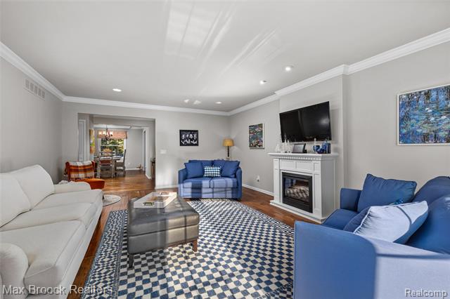 Builiding view ten for 229 Barden, Bloomfield Hills, MI. 48304