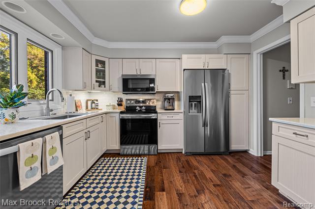 Builiding view twelve for 229 Barden, Bloomfield Hills, MI. 48304