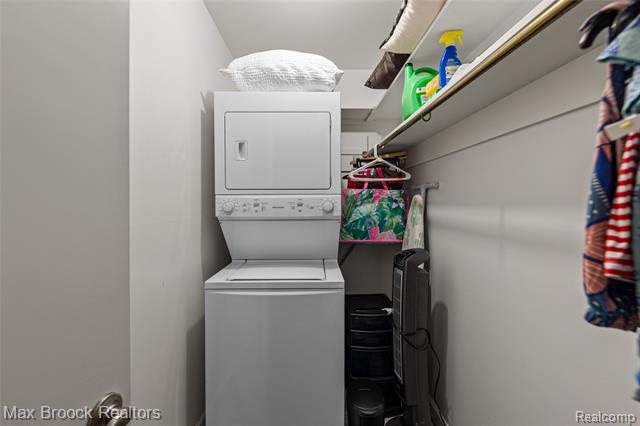 Builiding view twenty eight for 229 Barden, Bloomfield Hills, MI. 48304