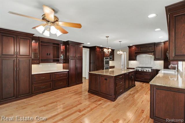 Builiding view three for 1751 Carpenter, Troy, MI. 48098
