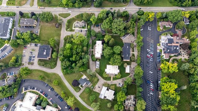 Builiding view thirty for 150 E Long Lake, Bloomfield Hills, MI. 48304