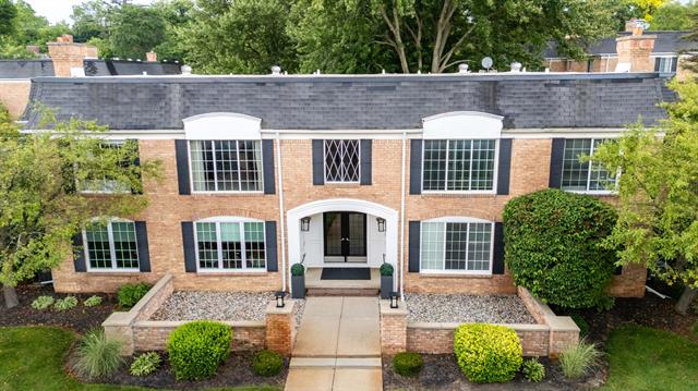 Builiding view twenty nine for 150 E Long Lake, Bloomfield Hills, MI. 48304