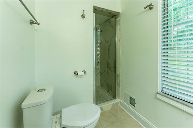 Builiding view twenty seven for 150 E Long Lake, Bloomfield Hills, MI. 48304