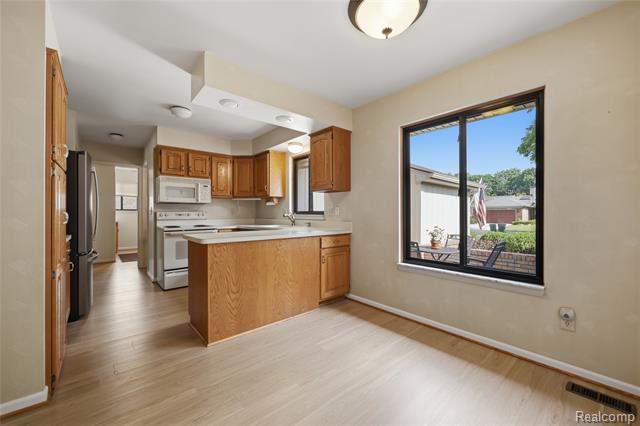 Builiding view eleven for 640 Longfellow, Troy, MI. 48085